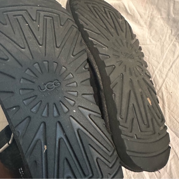 UGG Australia Women's Cambridge Boot - Picture 2 of 10